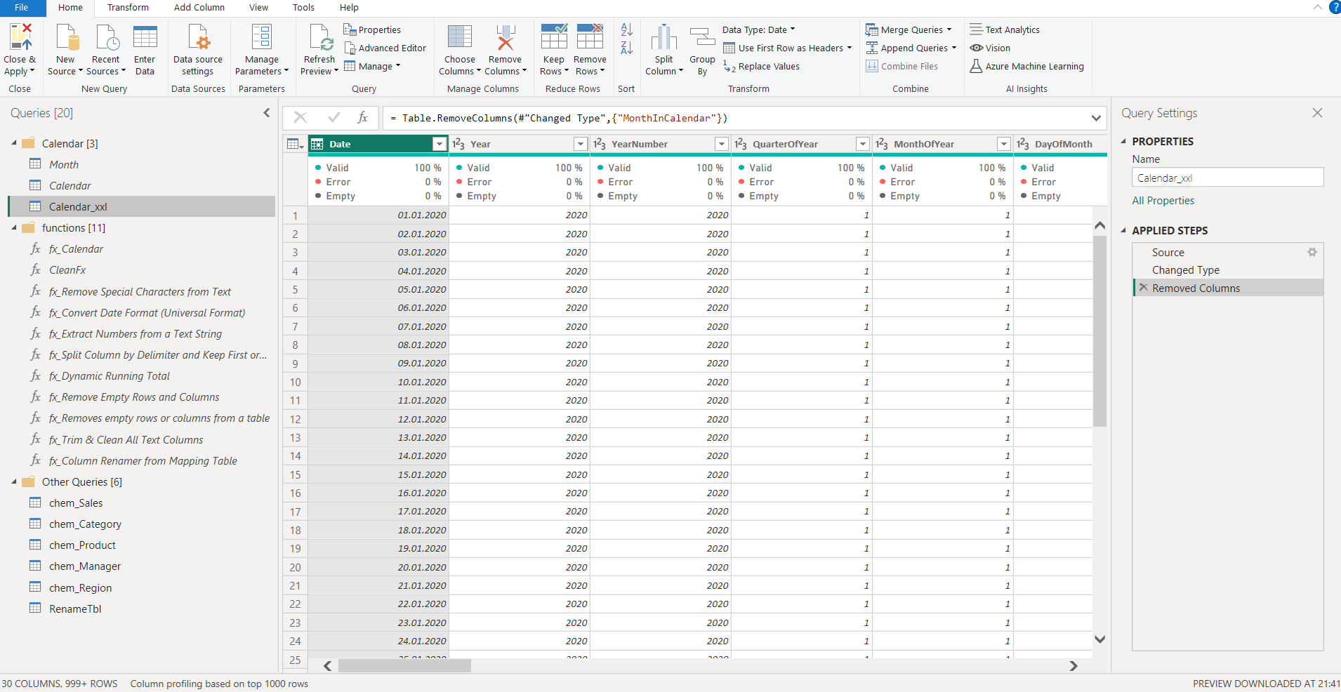 Der Power Query-Editor zeigt eine Tabelle mit Datumsdaten und Validierungsstatus. Abfragen und Schritte werden im linken Bereich aufgelistet.